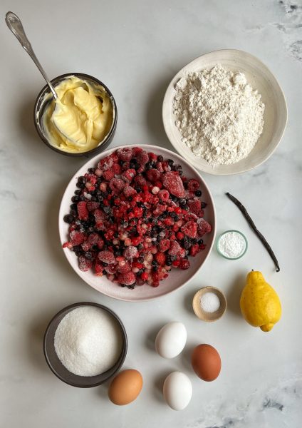 Blechkuchen mit fruchtigen Beeren, Blechkuchen, Fruchtkuchen, Beerenblechkuchen
