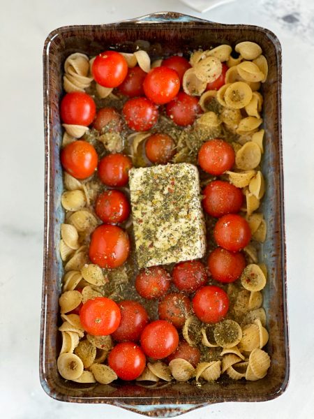 one pot pasta, cherry tomaten, feta, auflaufform, gewürze
